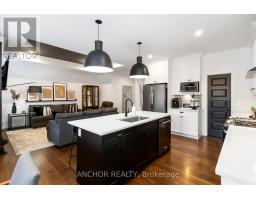 17 KEMP CRESCENT - 21