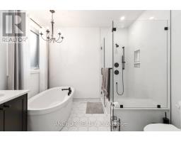 17 KEMP CRESCENT - 24