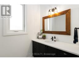 17 KEMP CRESCENT - 30