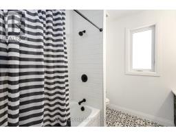 17 KEMP CRESCENT - 31