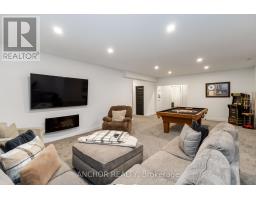 17 KEMP CRESCENT - 37