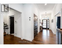 17 KEMP CRESCENT - 4