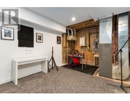 17 KEMP CRESCENT - 41