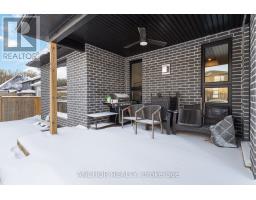 17 KEMP CRESCENT - 43