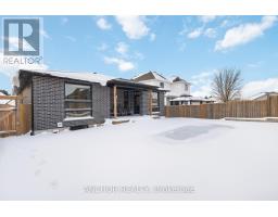 17 KEMP CRESCENT - 45