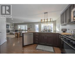 10 KINGFISHER COURT - 19