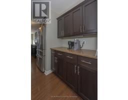 10 KINGFISHER COURT - 22