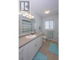 10 KINGFISHER COURT - 36