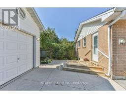 56 TOULON CRESCENT - 38