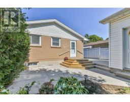 56 TOULON CRESCENT - 42