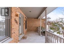488 SUNNYSIDE CRESCENT - 2