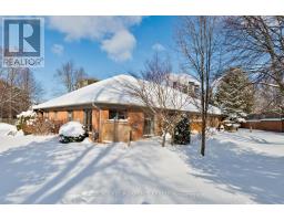 21 - 40 QUINELLA DRIVE - 40