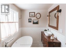 18 CARMAN STREET - 33