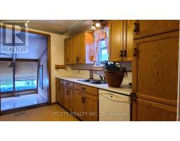 1531 HOWLAND AVENUE - 6