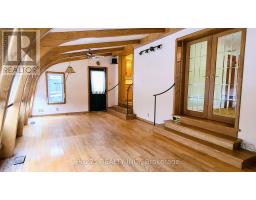 1531 HOWLAND AVENUE - 9