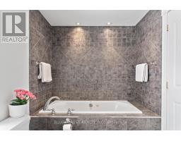 623 DUFFERIN AVENUE - 27