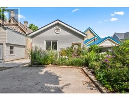 623 DUFFERIN AVENUE - 37