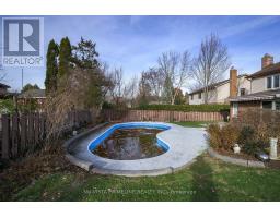 53 MERIDENE CRESCENT W - 10