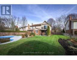 53 MERIDENE CRESCENT W - 8