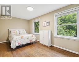 4 LINKSGATE ROAD - 32