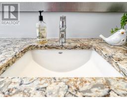 6 GREEN HEDGE LANE - 34