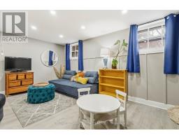 62 DEVERON CRESCENT - 31