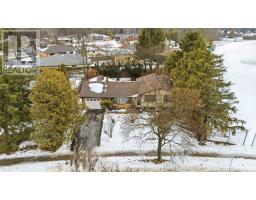 62 DEVERON CRESCENT - 38