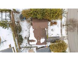 62 DEVERON CRESCENT - 39