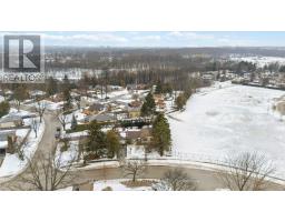 62 DEVERON CRESCENT - 41