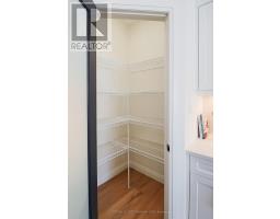 10 - 32 POSTMA CRESCENT - 17