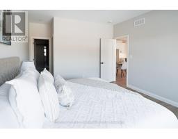 10 - 32 POSTMA CRESCENT - 26