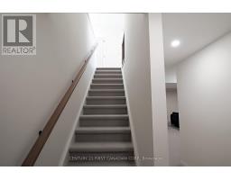 10 - 32 POSTMA CRESCENT - 31