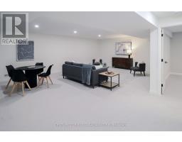 10 - 32 POSTMA CRESCENT - 32