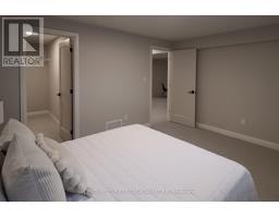 10 - 32 POSTMA CRESCENT - 36