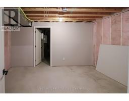 10 - 32 POSTMA CRESCENT - 39