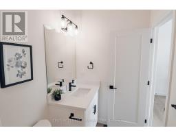 10 - 32 POSTMA CRESCENT - 8