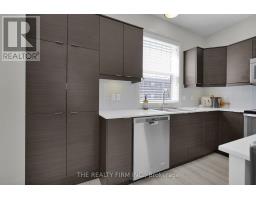 35 - 1040 CORONATION DRIVE - 10