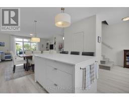 35 - 1040 CORONATION DRIVE - 12