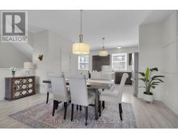 35 - 1040 CORONATION DRIVE - 14