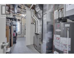 35 - 1040 CORONATION DRIVE - 5