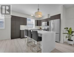 35 - 1040 CORONATION DRIVE - 9