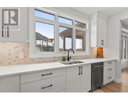 5 - 1061 EAGLETRACE DRIVE - 12