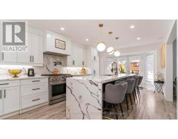 35 HUMMINGBIRD CRESCENT - 12