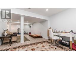 35 HUMMINGBIRD CRESCENT - 38