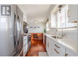 18 STIRLING CRESCENT - 11