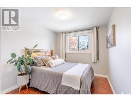 18 STIRLING CRESCENT - 15