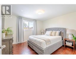 18 STIRLING CRESCENT - 17