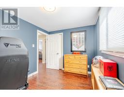 18 STIRLING CRESCENT - 21