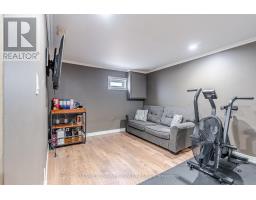 18 STIRLING CRESCENT - 25