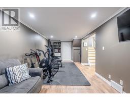 18 STIRLING CRESCENT - 26